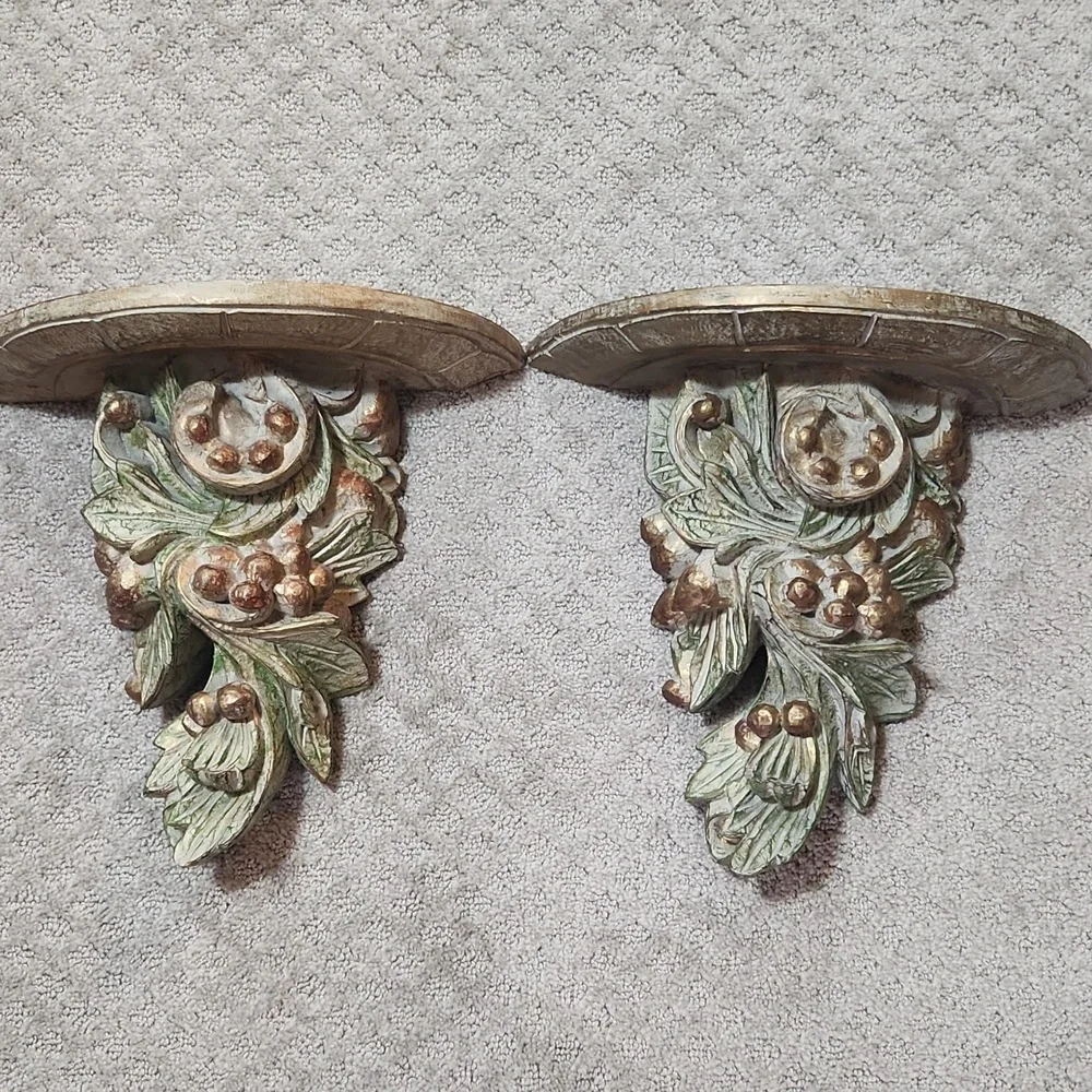 Decorative Wall Shelf Corbel Sophisticated Green & Gold Antique-Style Finish